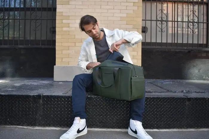 Water-Resistant Gym Bags for Men: Must Have Features