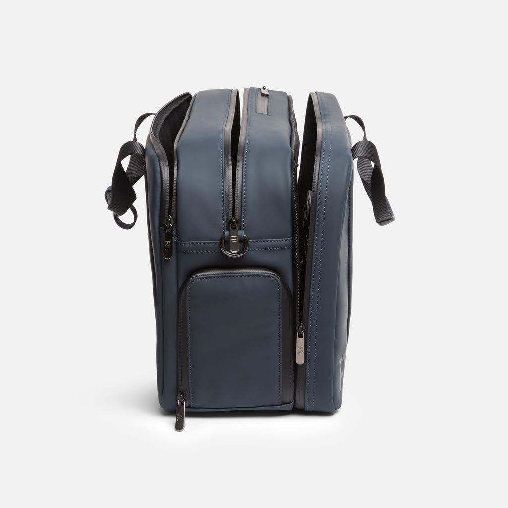 Men's travel duffel bag with dual-zip compartments and side pocket for organized packing and accessibility.
Abbot Green,Kenmare Black,Essex Blue, Stone Grey