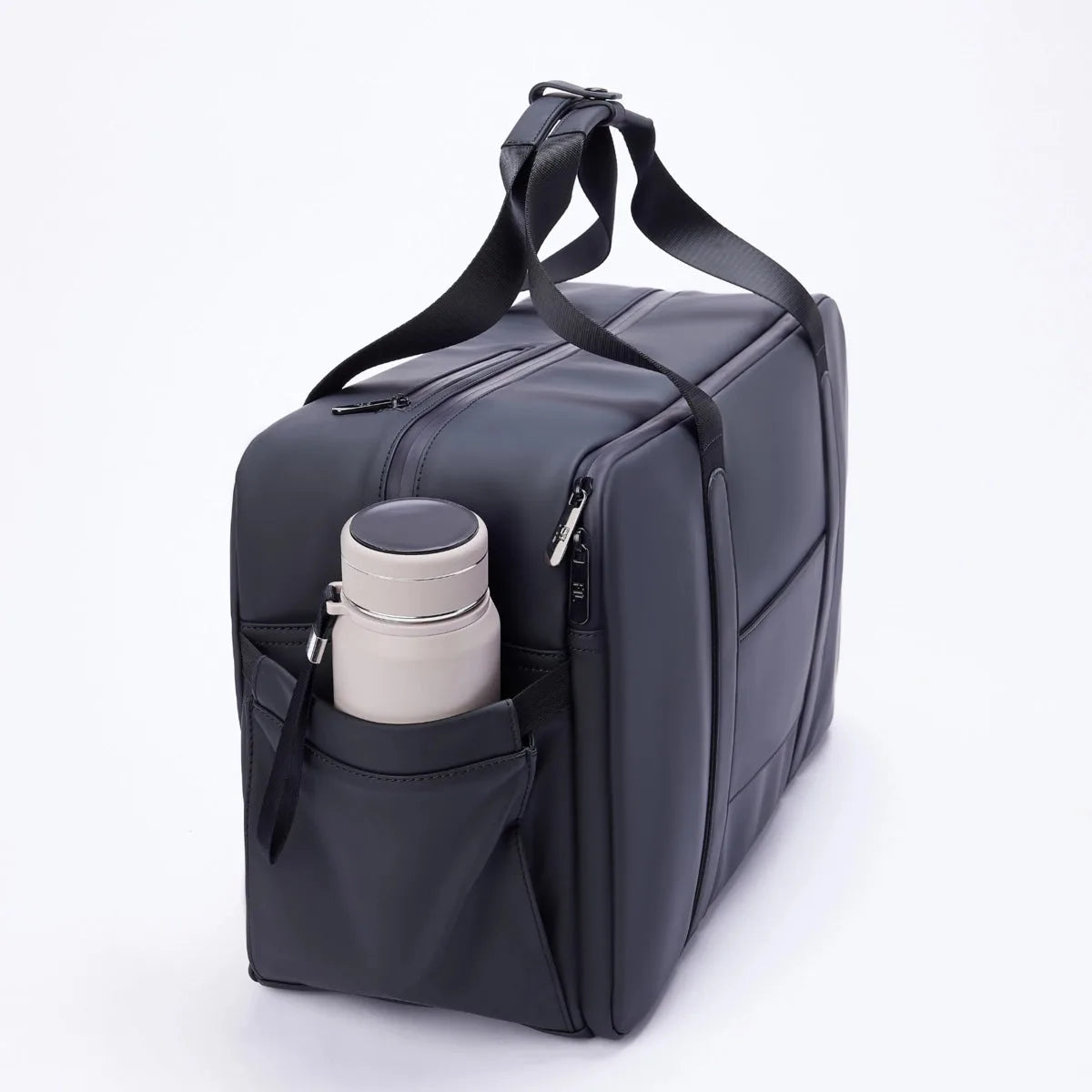Duffle bag for men's gym use with side water bottle pocket and adjustable shoulder strap in a sleek, durable design.

Abbot Green,Kenmare Black,Essex Blue, Stone Grey
