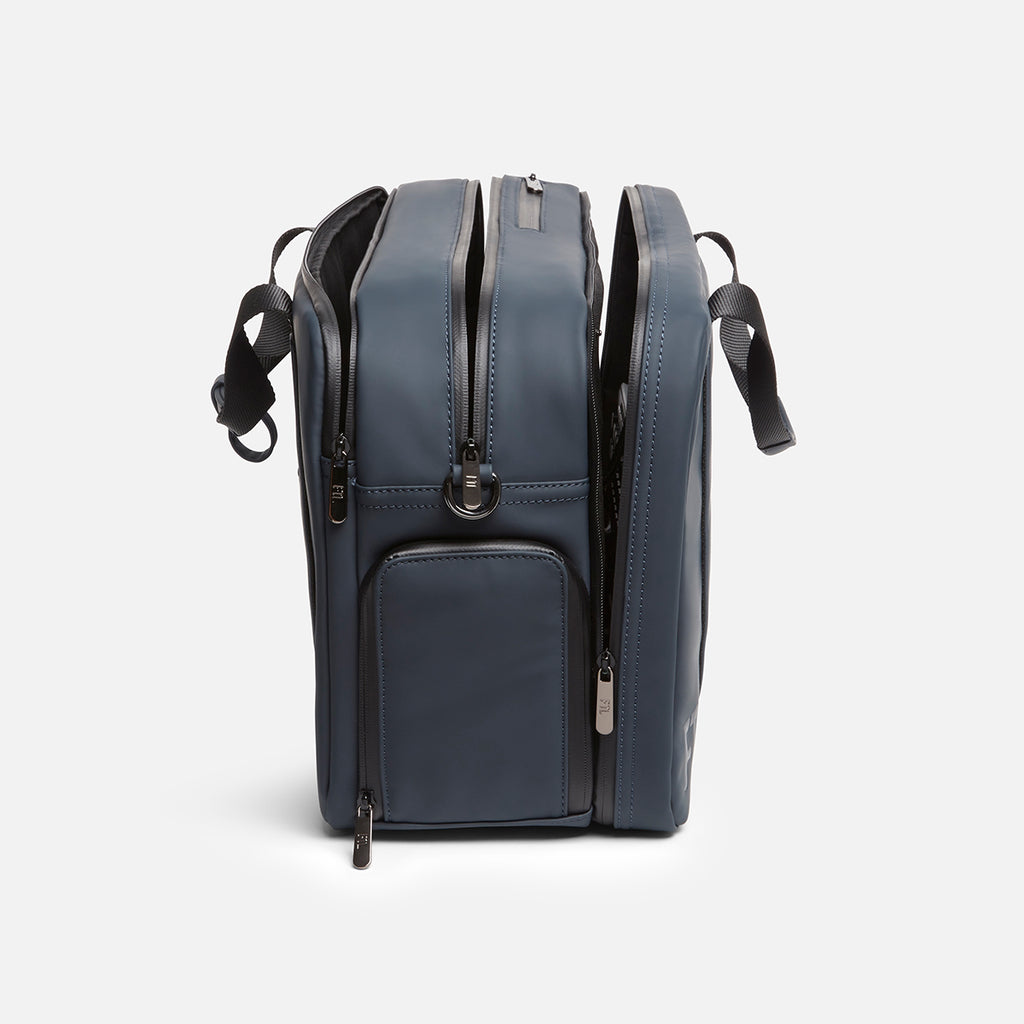 Men's travel duffel bag with dual-zip compartments and side pocket for organized packing and accessibility.
Abbot Green,Kenmare Black,Essex Blue, Stone Grey